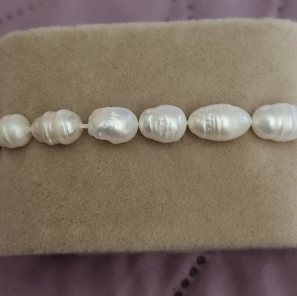 Chic White Baroque Freshwater Pearl Bracelet